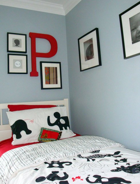 12 blue grey gray red white contemporary kids room childs bedroom boys girls unisex Via The Boo and the Boy