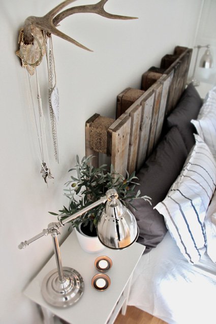 DIY Pallet headboard rustic white bedroom Via Green Tea Design