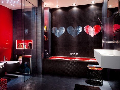Black red silver heart design modern bathroom iridescent mosaic tiles Via Trendir