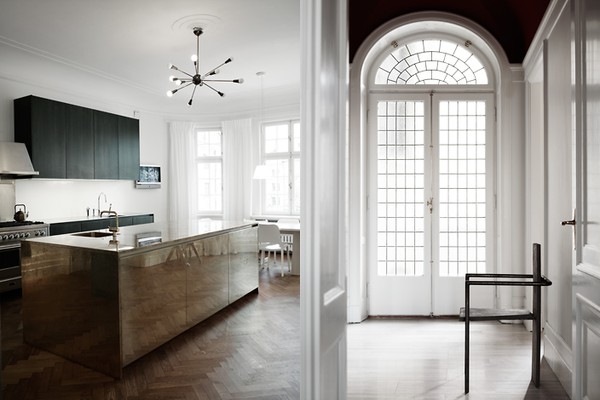 http://www.myhomerocks.com/wp-content/uploads/2012/05/1b-chic-industrial-kitchen-island-parquet-flooring-arch-window-glass-door.jpg