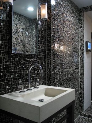 Black irregular crackle effect mosaic tiled bathroom backsplash Via Small Bathroom Ideas X
